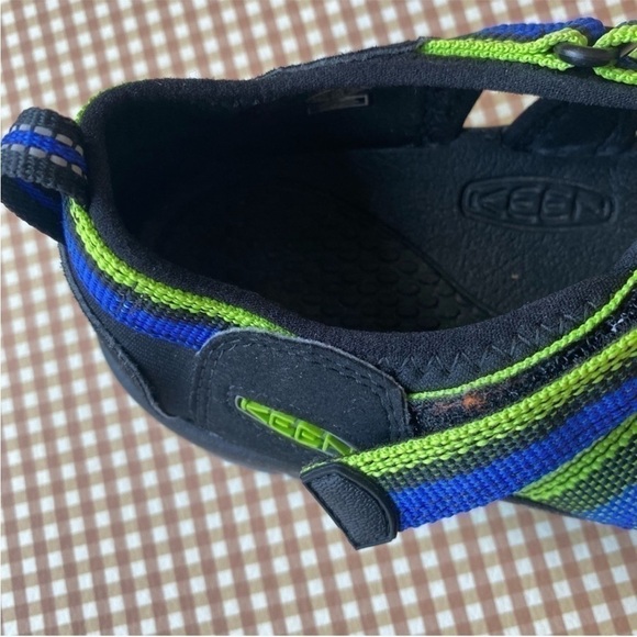 Keen Newport H2 blue/green/black water shoes.
Big Kids size 4 - Picture 5 of 9